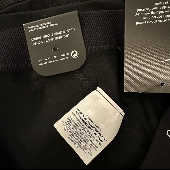 Nike Victory Tight Fit Training Shorts Women’s Large Black NWT - Picture 8 of 15